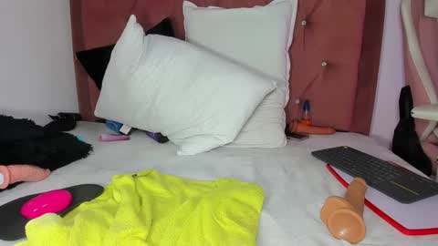 Snapshot of kylie_sttel chatting on 01-03-25, 03:44 kylie Sttel online show from 01-03-25, 03:44