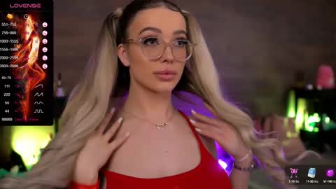 Snapshot of kyliejoyce chatting on 02-11-25, 03:50 Kylie online show from 02-11-25, 03:50