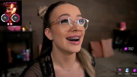 Snapshot of kyliejoyce chatting on 02-11-25, 11:12 Kylie online show from 02-11-25, 11:12