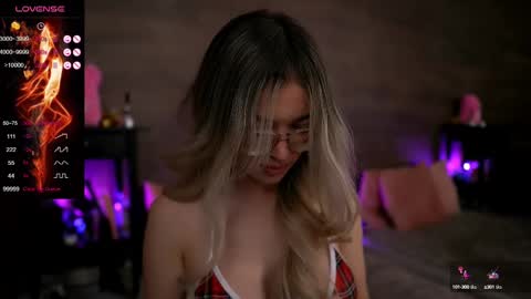 Snapshot of kyliejoyce chatting on 02-23-25, 08:33 Kylie online show from 02-23-25, 08:33