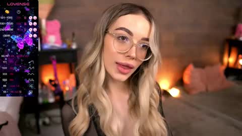 Snapshot of kyliejoyce chatting on 03-11-25, 10:31 Kylie online show from 03-11-25, 10:31