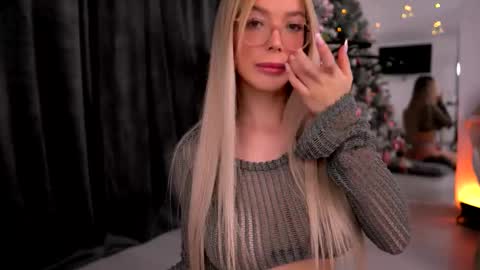 Snapshot of kyliejoyce chatting on 12-18-25, 10:38 Kylie online show from 12-18-25, 10:38