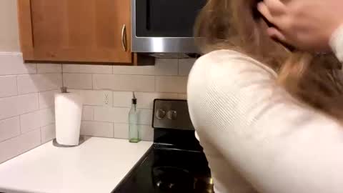 Snapshot of kyliemiley chatting on 01-09-25, 06:59 Kylie online show from 01-09-25, 06:59