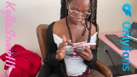 Snapshot of kyliesnowxxx chatting on 03-10-26, 05:51 Kylie Snow online show from 03-10-26, 05:51