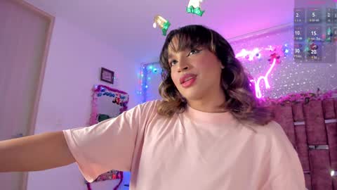 Snapshot of kylievictoria_ chatting on 12-19-24, 04:02 Kylie online show from 12-19-24, 04:02