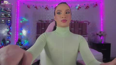 Snapshot of kylievictoria_ chatting on 12-25-24, 02:57 Kylie online show from 12-25-24, 02:57