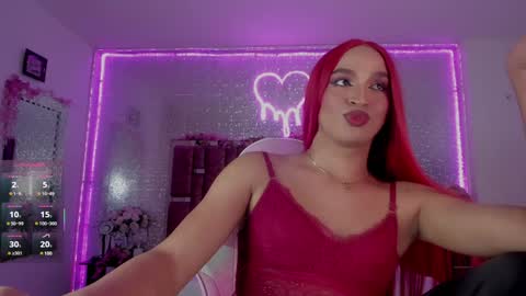 Snapshot of kylievictoria_ chatting on 01-19-25, 04:22 Kylie online show from 01-19-25, 04:22