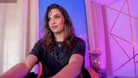 Snapshot of kylievictoria_ chatting on 02-13-25, 04:54 Kylie online show from 02-13-25, 04:54