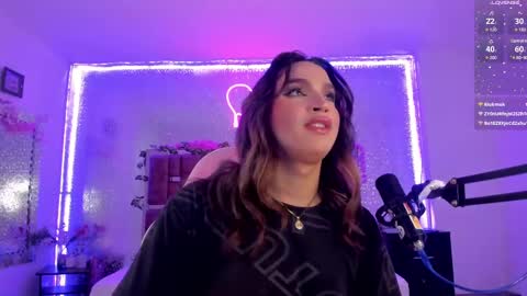 Snapshot of kylievictoria_ chatting on 03-09-25, 04:49 Kylie online show from 03-09-25, 04:49