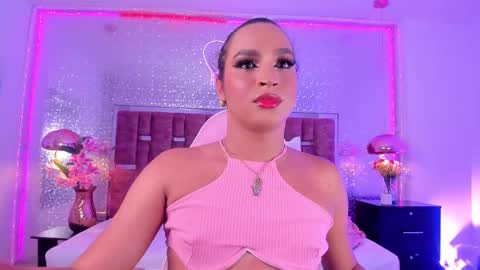 Snapshot of kylievictoria_ chatting on 09-20-25, 04:24 Kylie online show from 09-20-25, 04:24