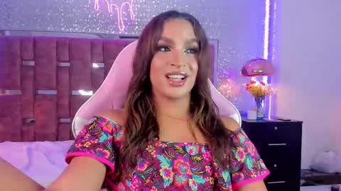 Snapshot of kylievictoria_ chatting on 09-23-25, 04:26 Kylie online show from 09-23-25, 04:26