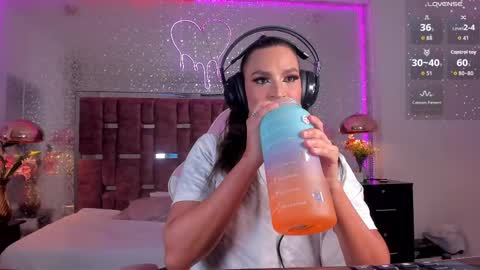 Snapshot of kylievictoria_ chatting on 09-26-25, 04:49 Kylie online show from 09-26-25, 04:49