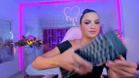 Snapshot of kylievictoria_ chatting on 10-10-25, 05:06 Kylie online show from 10-10-25, 05:06