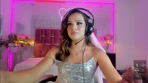 Snapshot of kylievictoria_ chatting on 10-12-25, 04:44 Kylie online show from 10-12-25, 04:44