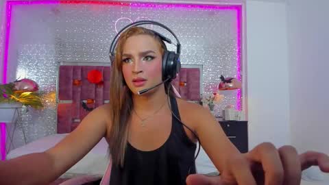 Snapshot of kylievictoria_ chatting on 10-24-25, 05:04 Kylie online show from 10-24-25, 05:04