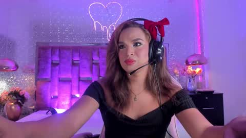 Snapshot of kylievictoria_ chatting on 11-28-25, 05:21 Kylie online show from 11-28-25, 05:21