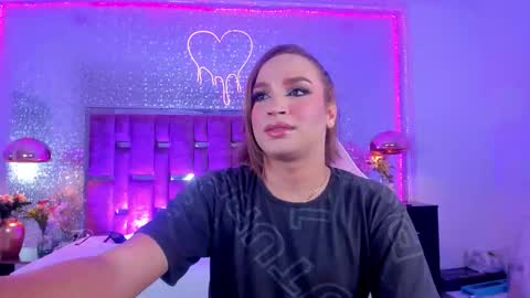 Snapshot of kylievictoria_ chatting on 11-30-25, 04:27 Kylie online show from 11-30-25, 04:27