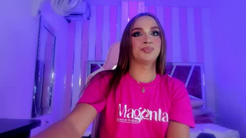 Snapshot of kylievictoria_ chatting on 12-01-25, 04:06 Kylie online show from 12-01-25, 04:06