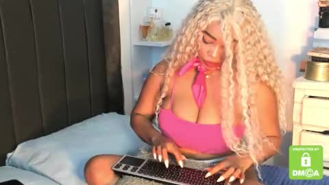 kylie white boobs online show from 11-27-25, 04:42