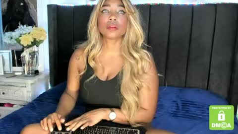 Snapshot of kyliewhiteboobs chatting on 05-05-26, 07:00 kylie white boobs online show from 05-05-26, 07:00