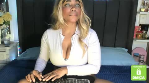 Snapshot of kyliewhiteboobs chatting on 05-08-26, 09:31 kylie white boobs online show from 05-08-26, 09:31