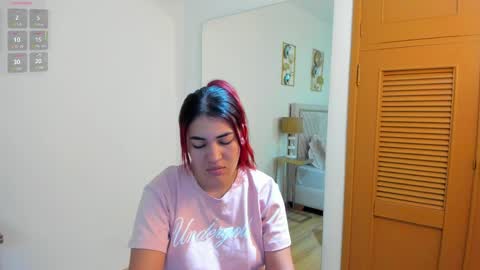 Snapshot of kyliiebaker chatting on 05-11-26, 11:16 Kylie online show from 05-11-26, 11:16