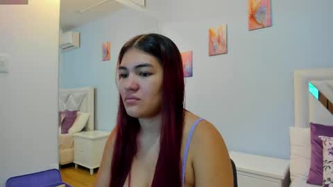 Snapshot of kyliiebaker chatting on 05-25-26, 10:54 Kylie online show from 05-25-26, 10:54
