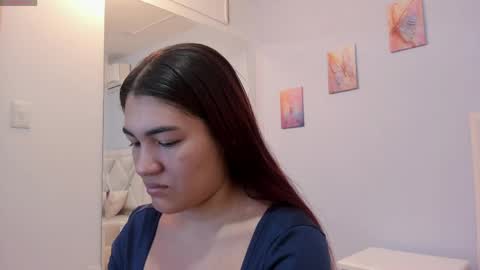 Snapshot of kyliiebaker chatting on 06-01-26, 11:45 Kylie online show from 06-01-26, 11:45