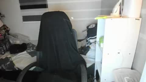Snapshot of kylinebigloader chatting on 04-17-26, 04:10 Eynah online show from 04-17-26, 04:10