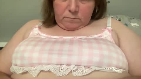 Snapshot of kylorencat chatting on 11-17-25, 06:46 KYLO online show from 11-17-25, 06:46