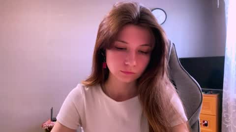 Snapshot of kymberlychimes chatting on 05-19-26, 04:13 Kary online show from 05-19-26, 04:13