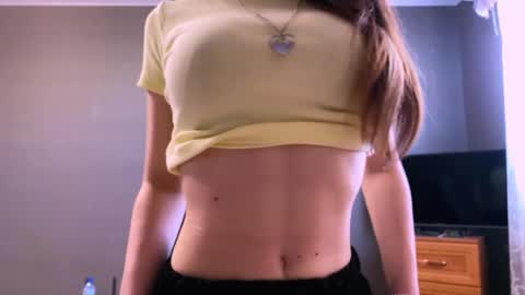 Snapshot of kymberlychimes chatting on 05-25-26, 01:17 Kary online show from 05-25-26, 01:17