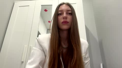 Selena online show from 03-31-26, 01:18