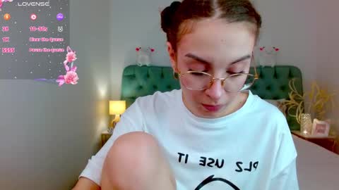 Snapshot of l1ttle_angel__ chatting on 09-15-25, 08:31 Margo online show from 09-15-25, 08:31