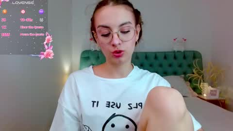 Snapshot of l1ttle_angel__ chatting on 09-16-25, 09:05 Margo online show from 09-16-25, 09:05