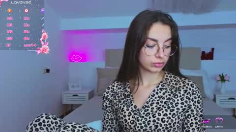 Snapshot of l1ttle_angel__ chatting on 09-26-25, 11:09 Margo online show from 09-26-25, 11:09