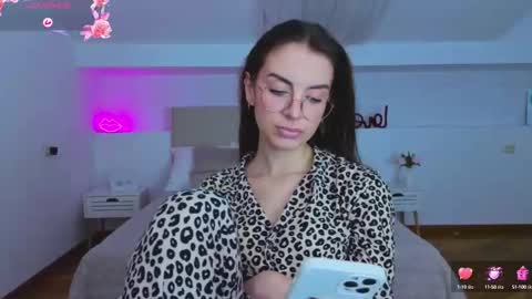 Snapshot of l1ttle_angel__ chatting on 09-30-25, 09:09 Margo online show from 09-30-25, 09:09