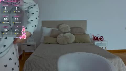 Snapshot of l1ttle_angel__ chatting on 10-17-25, 10:23 Margo online show from 10-17-25, 10:23