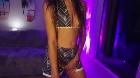 Snapshot of l_and_elle chatting on 07-19-26, 03:43 Giselle online show from 07-19-26, 03:43