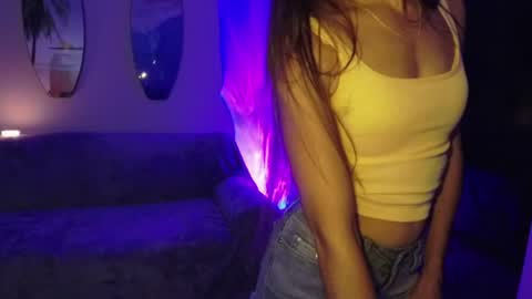 Snapshot of l_and_elle chatting on 07-20-26, 01:20 Giselle online show from 07-20-26, 01:20