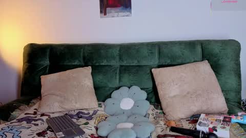 Snapshot of la_briela chatting on 05-08-26, 02:39 Help me reach 50 likes online show from 05-08-26, 02:39