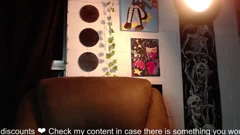 Snapshot of la_femme_fatale_ chatting on 12-19-24, 12:02 Hanna FREE ONLYFANS online show from 12-19-24, 12:02