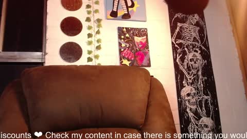 Snapshot of la_femme_fatale_ chatting on 12-29-24, 02:27 Hanna FREE ONLYFANS online show from 12-29-24, 02:27