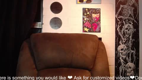 Snapshot of la_femme_fatale_ chatting on 01-17-25, 02:39 Hanna FREE ONLYFANS online show from 01-17-25, 02:39