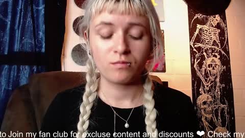 Snapshot of la_femme_fatale_ chatting on 01-17-25, 08:33 Hanna FREE ONLYFANS online show from 01-17-25, 08:33
