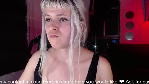 Snapshot of la_femme_fatale_ chatting on 02-05-25, 12:31 Hanna FREE ONLYFANS online show from 02-05-25, 12:31