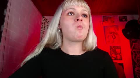 Snapshot of la_femme_fatale_ chatting on 02-20-25, 03:23 Hanna FREE ONLYFANS online show from 02-20-25, 03:23