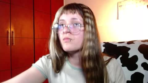 Snapshot of la_femme_fatale_ chatting on 09-26-25, 10:47 Hanna FREE ONLYFANS online show from 09-26-25, 10:47