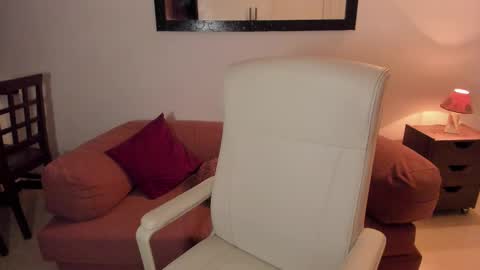 Snapshot of la_leonaaa chatting on 11-25-25, 03:39 Jazmin online show from 11-25-25, 03:39