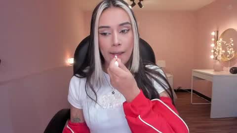Snapshot of la_monitora chatting on 05-29-26, 11:41 T A T I A N A online show from 05-29-26, 11:41